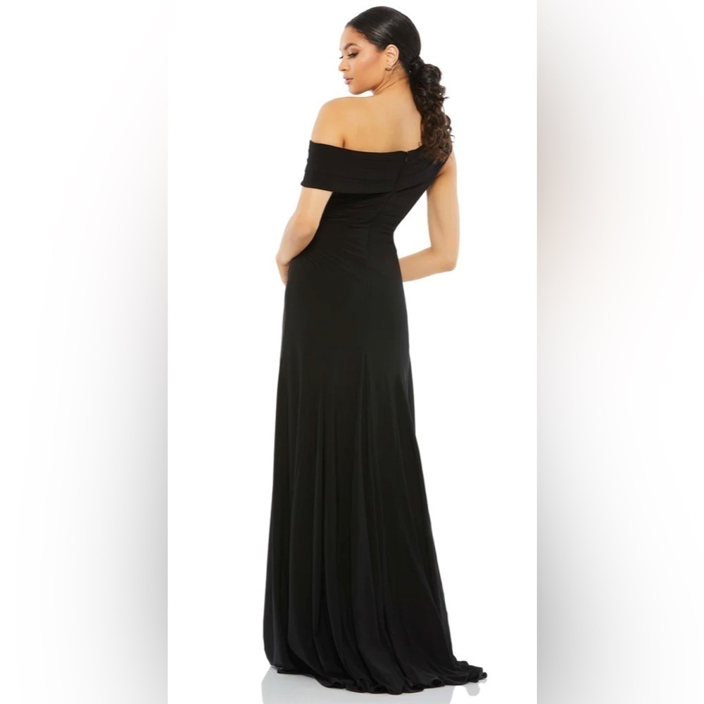 Ieena for Mac Duggal Ruched One-Shoulder Trumpet Gown size 6 - Picture 2 of 10